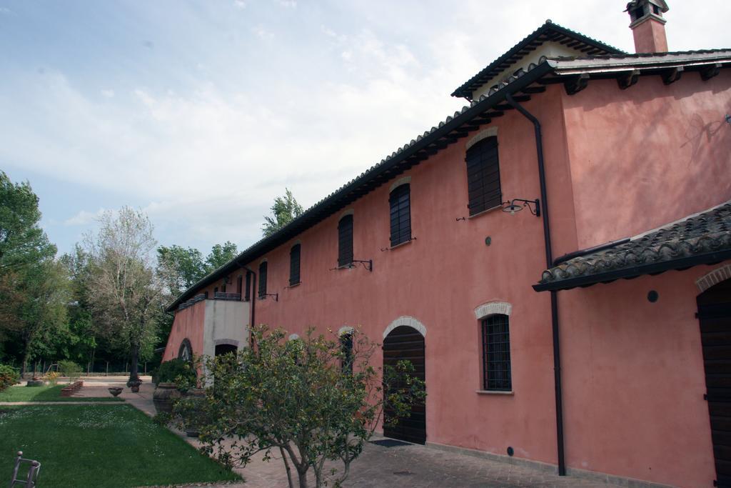 Agriturismo Il Molino Antico - 5 Girasoli สโปเลโต ภายนอก รูปภาพ