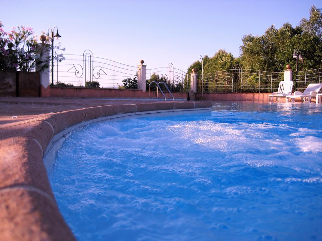 Agriturismo Il Molino Antico - 5 Girasoli สโปเลโต ภายนอก รูปภาพ