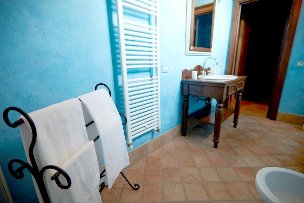 Agriturismo Il Molino Antico - 5 Girasoli สโปเลโต ภายนอก รูปภาพ