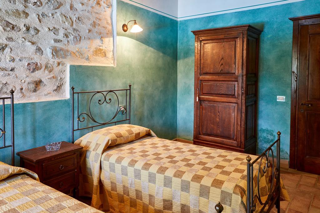 Agriturismo Il Molino Antico - 5 Girasoli สโปเลโต ภายนอก รูปภาพ